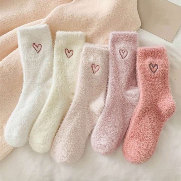 5 Pairs Heart Embroidery Socks, Cute & Warm Fluffy Thick Floor Mid Tube Socks - Picture 4 of 5